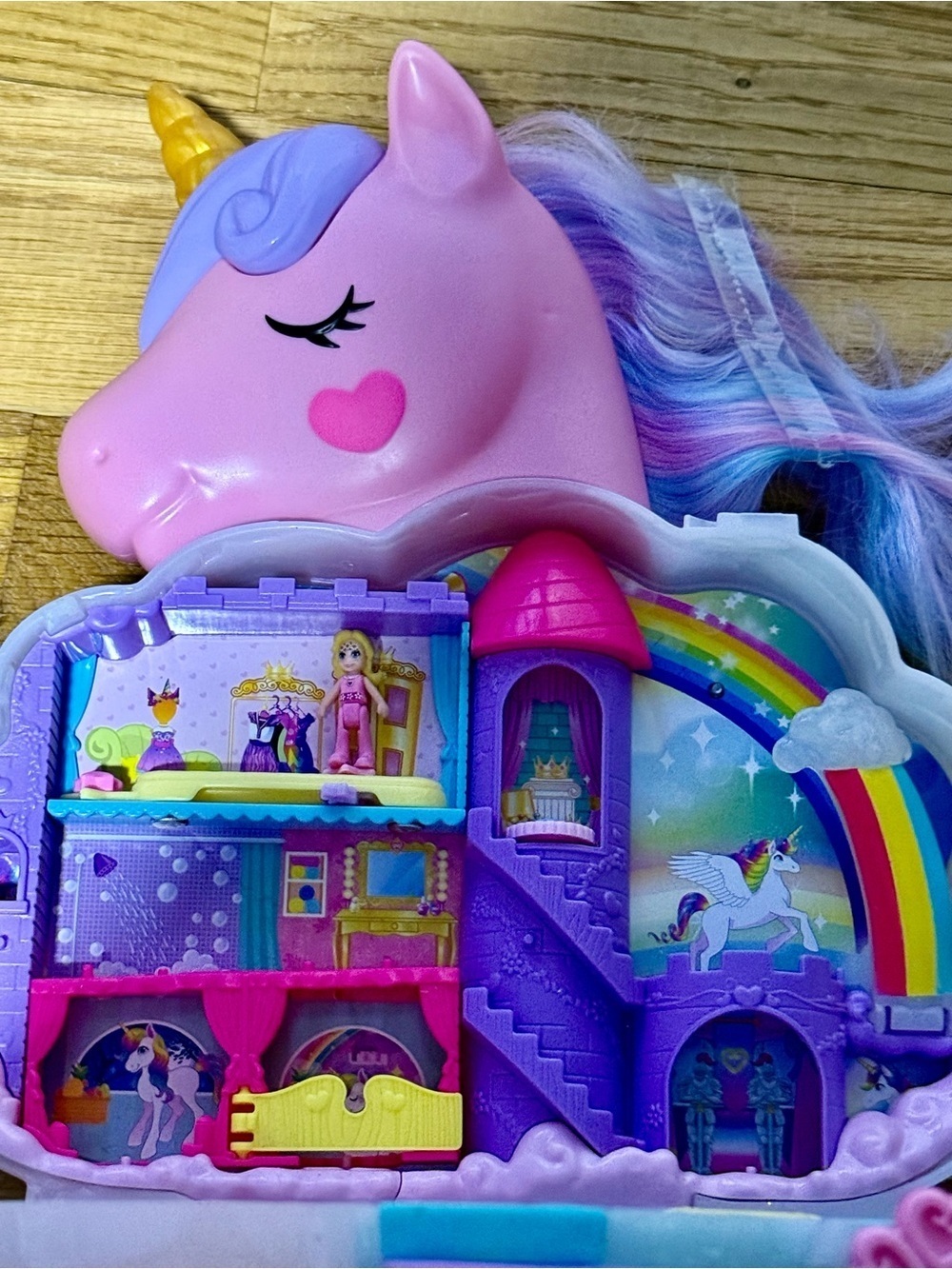 Polly Pocket Rainbow Unicorn 2022 Case And One Figure - Picture 3 of 6